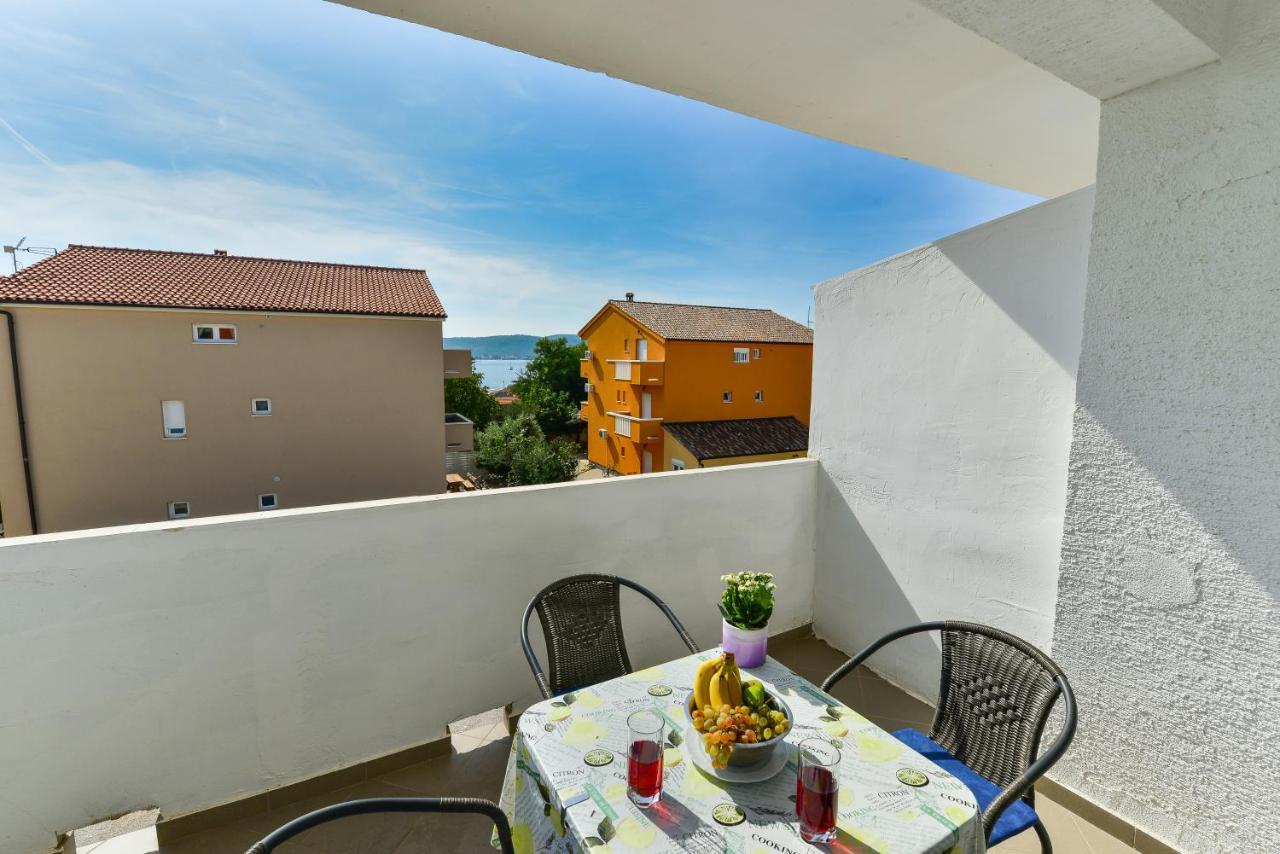 Apartments Citrus Turanj Exterior foto